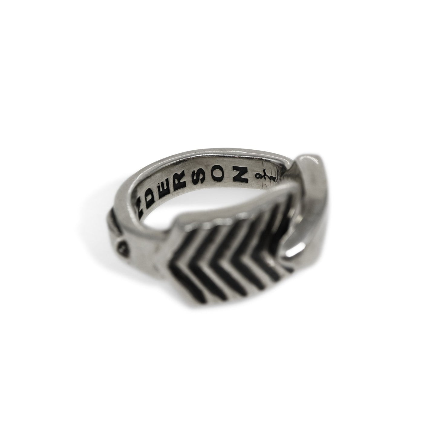 Overlapping Single Arrow Ring